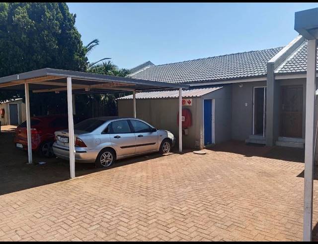 3 BEDROOM TOWNHOUSE FOR SALE IN BIRCH ACRES